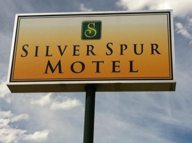 Silver Spur Motel Lander Exterior photo